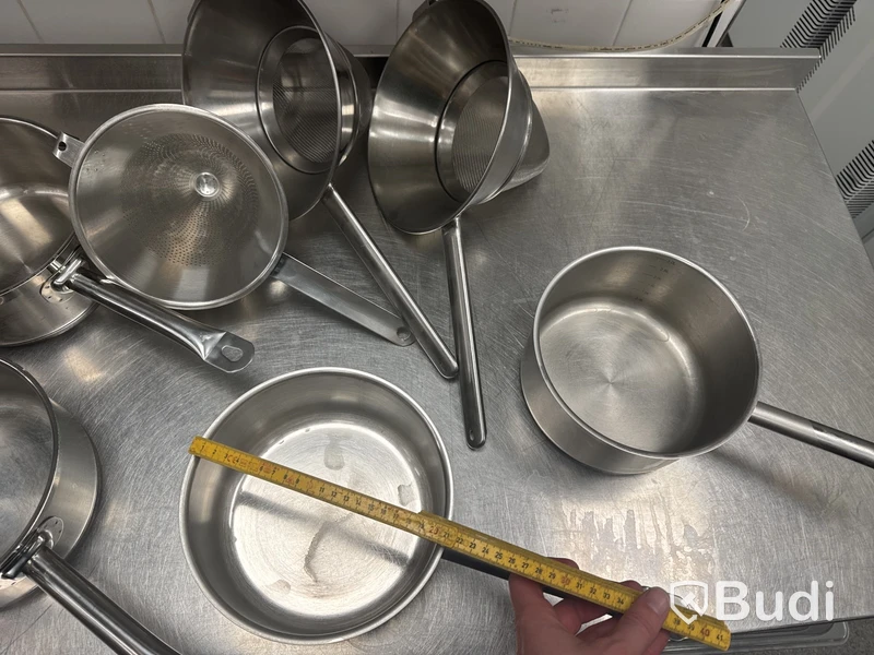 Kastruller samt kökstillbehör