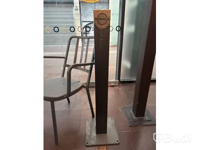 Parti med möbler till uteservering