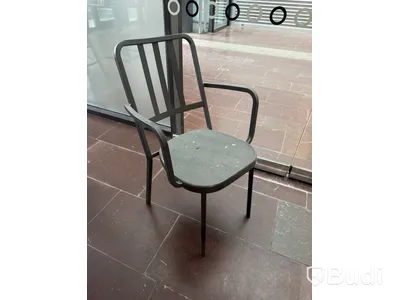 Parti med möbler till uteservering
