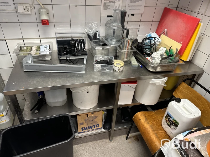 Rostfri bänk