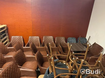 Stort parti med restaurangstolar