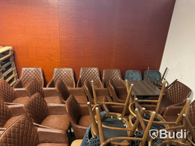Stort parti med restaurangstolar