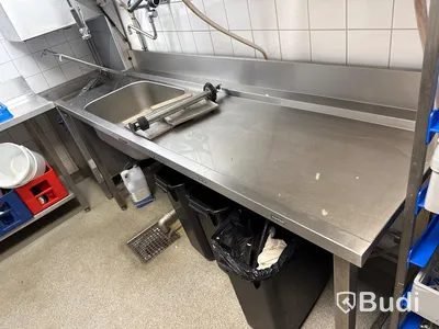 Diskrum med Wexiö huvdiskmaskin WD 6C, dispensrar, diskbänk, hyllor och bänkar med tillbehör