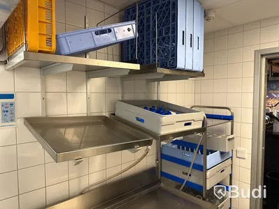 Diskrum med Wexiö huvdiskmaskin WD 6C, dispensrar, diskbänk, hyllor och bänkar med tillbehör