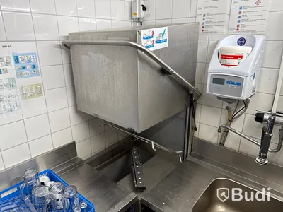 Diskrum med Wexiö huvdiskmaskin WD 6C, dispensrar, diskbänk, hyllor och bänkar med tillbehör