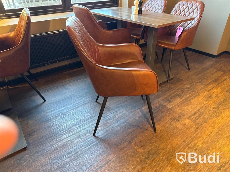 22 st. bruna stolar dansk design, 19 st. cafébord, kvadrat 50x50 cm