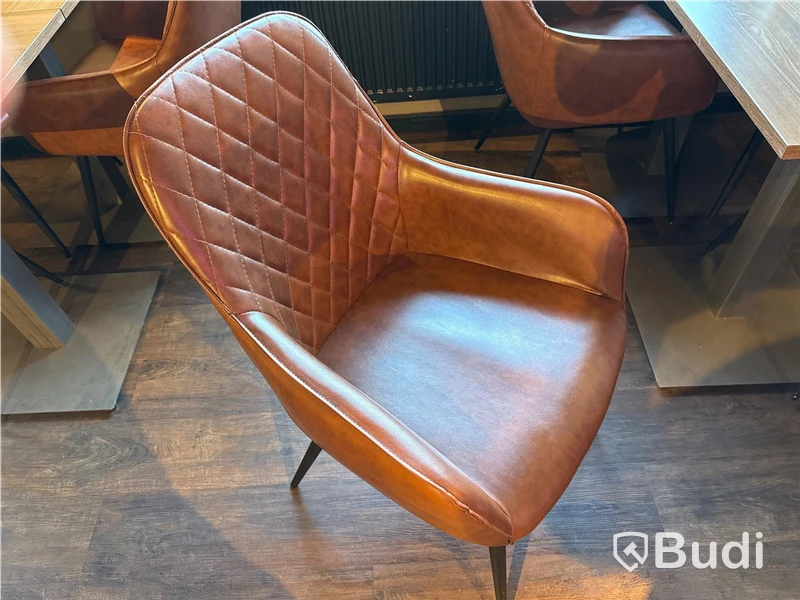 22 st. bruna stolar dansk design, 19 st. cafébord, kvadrat 50x50 cm