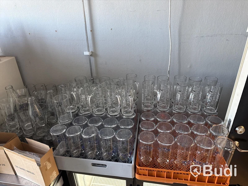 Ölglas och karaffer, 3 st. backar