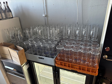 Ölglas och karaffer, 3 st. backar