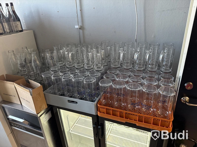 Ölglas och karaffer, 3 st. backar