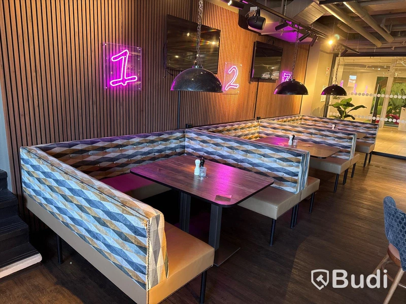 3 st. restaurang-soffgrupper med 3 st. bord