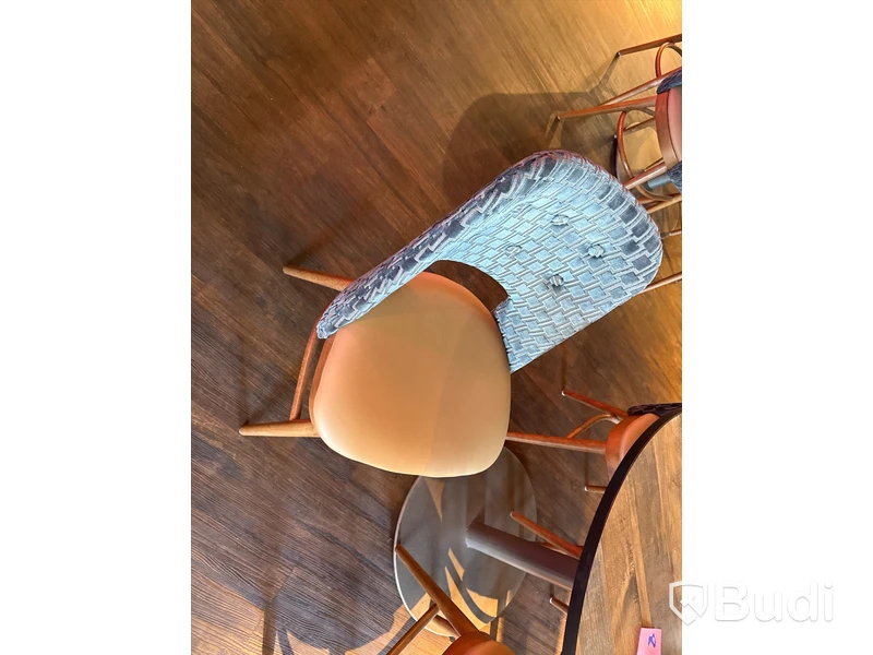 Restaurangmöbler: 16 designstolar av Paged, 4 st. cafébord