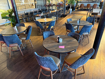 Restaurangmöbler: 16 designstolar av Paged, 4 st. cafébord
