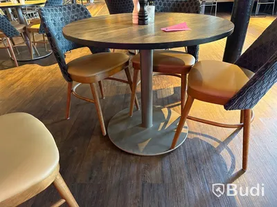 Restaurangmöbler: 16 designstolar av Paged, 4 st. cafébord