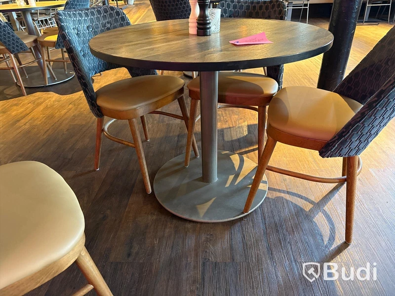 Restaurangmöbler: 16 designstolar av Paged, 4 st. cafébord