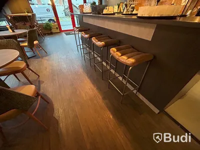 Restaurangbord och stolar