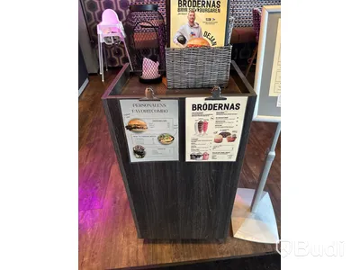 Kyparmöbel & menystativ