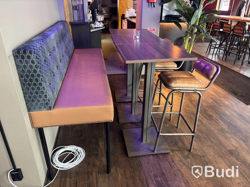 Barbord, soffa & 3 st barstolar