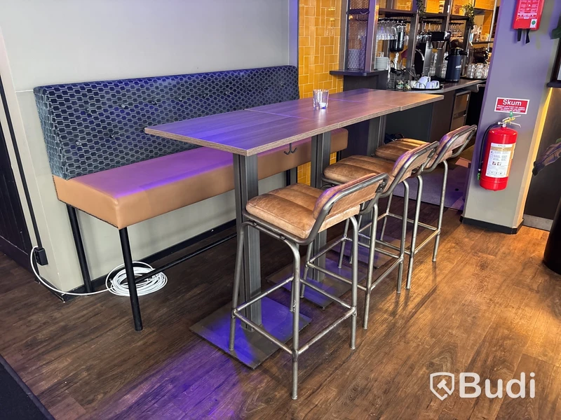 Barbord, soffa & 3 st barstolar