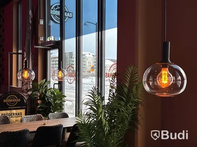 Spotlights, högtalare & taklampor i restaurangen