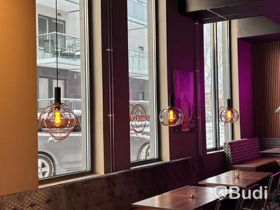 Spotlights, högtalare & taklampor i restaurangen