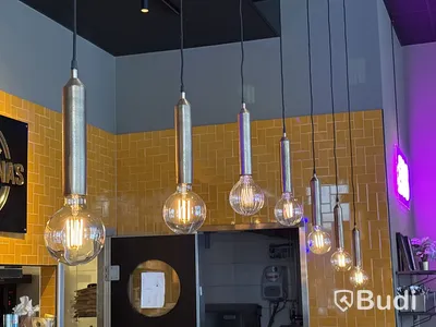 Spotlights, högtalare & taklampor i restaurangen