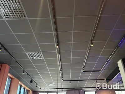 Spotlights, högtalare & taklampor i restaurangen