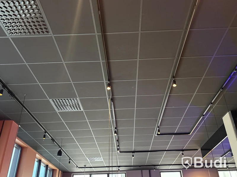 Spotlights, högtalare & taklampor i restaurangen