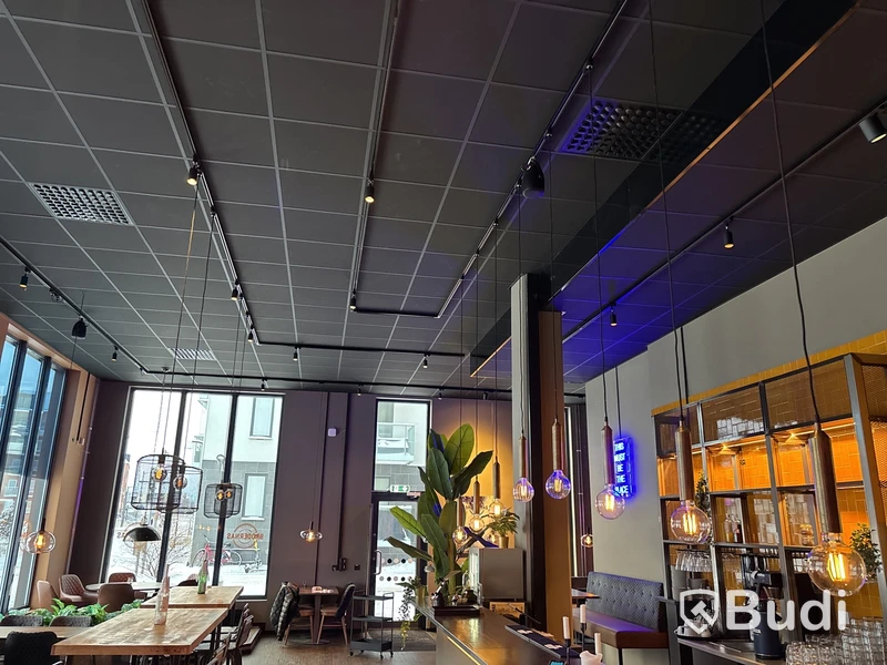Spotlights, högtalare & taklampor i restaurangen