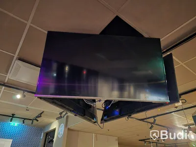 3st. Samsung 48" TV med takfäste.