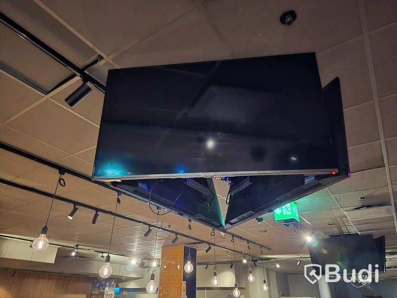 3st. Samsung 48" TV med takfäste.