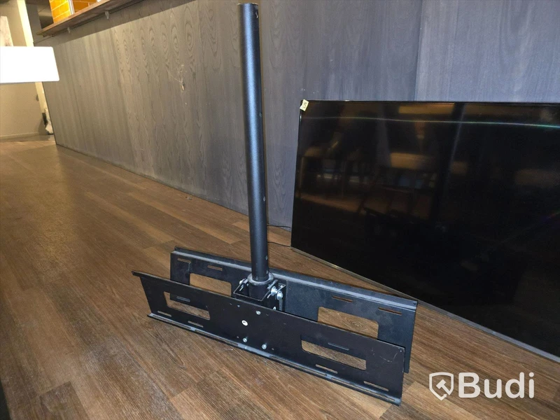 2st. Samsung 48" TV med takfäste.