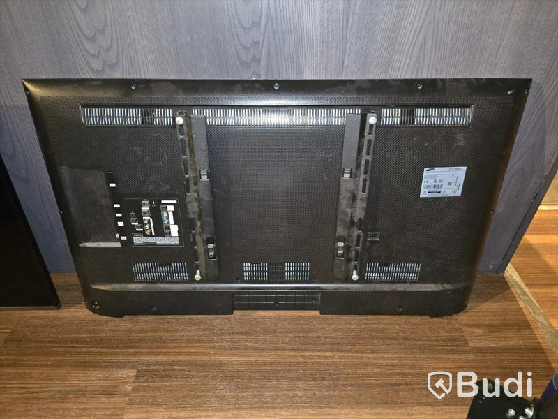 2st. Samsung 48" TV med takfäste.