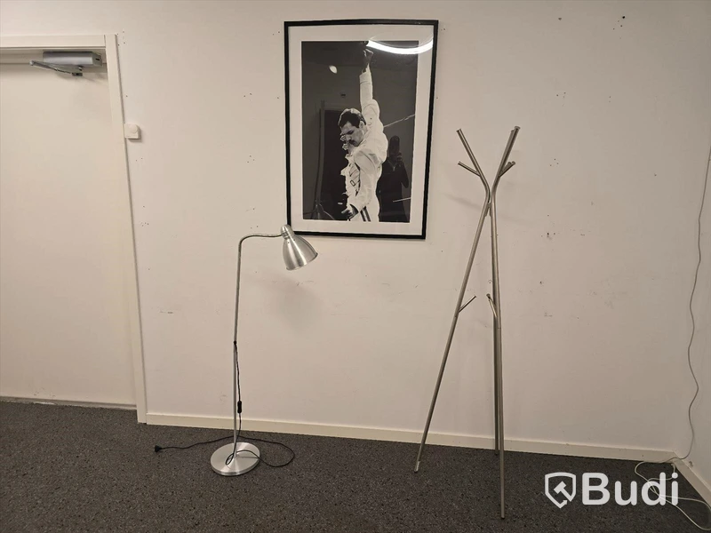 Bäddsoffa och div. möbler.