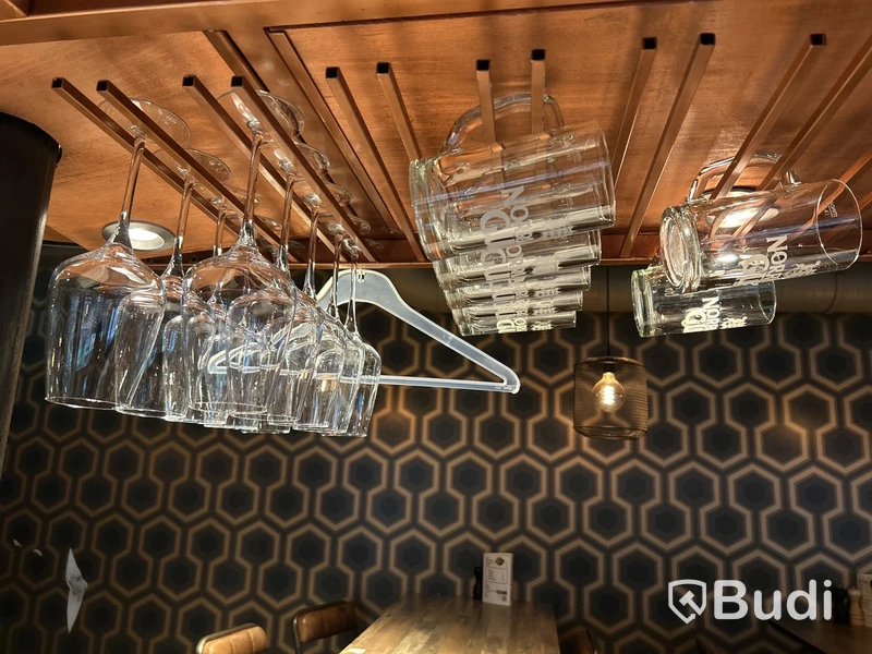 Stort parti med diverse glas och koppar