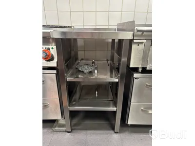 Parti med rostfria bänkar