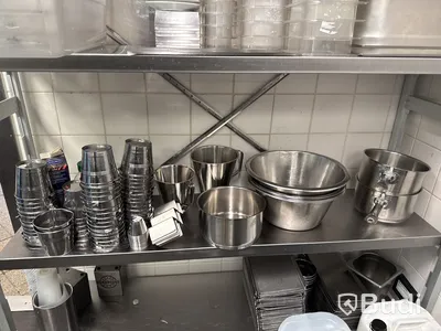 Rostfri Hylla med innehåll