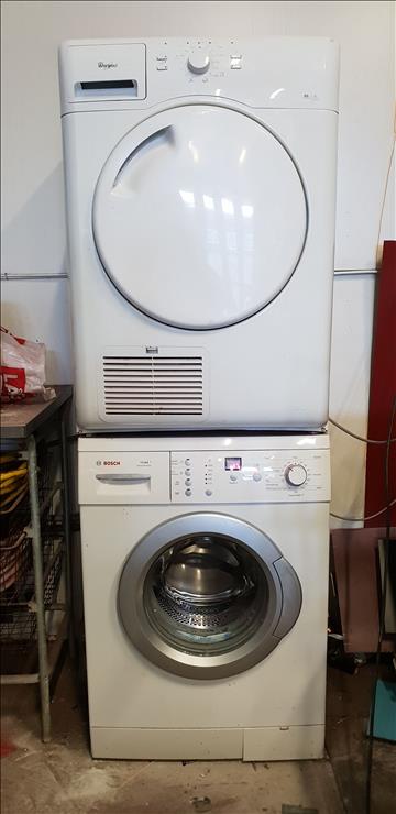 Tvättstapel Tvättmaskin Bosch Maxx 7kg VarioPerfect, Torktummlare Whirlpool AZC 6571 6Kg Teststartad