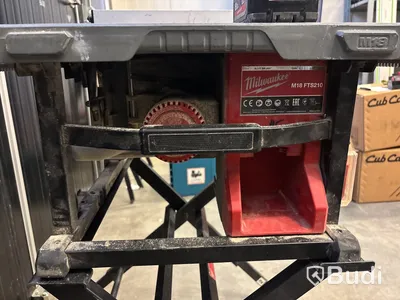 Bordcirkelsåg Milwaukee FTS210 med 8.0 Ah batteri & stativ TSS 1000