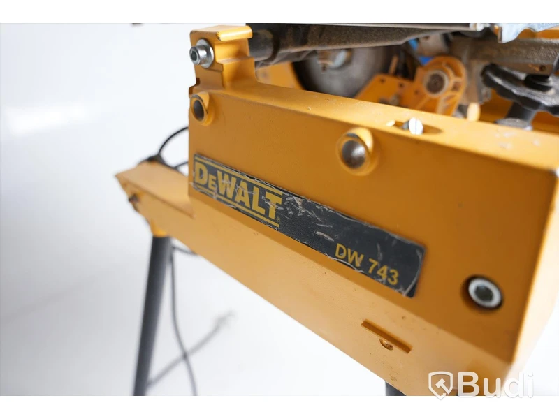 Kap- och gersåg - Dewalt, DW743, inkl. ben.