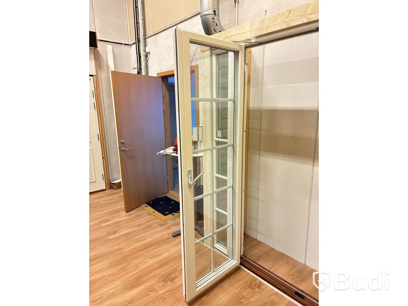 Utåtgående parönsterdörr NorDan Tanum 14x21 med fasta sidoljus 3x21