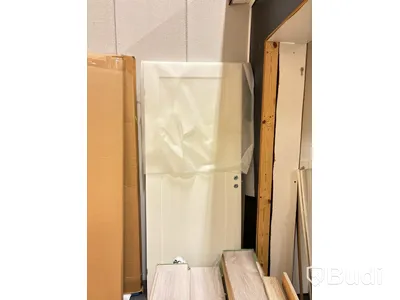 Materialställ med lister, karmar, innerdörrar och golv