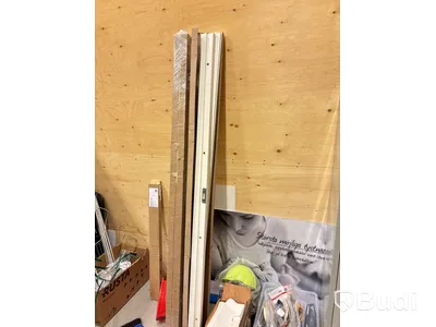 Skåp med innehåll (skruv, verktyg & installationsmaterial)