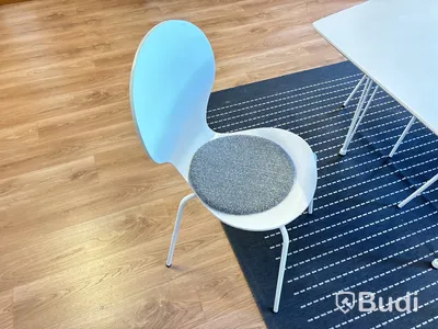 Bord, stolar, skåp & matta