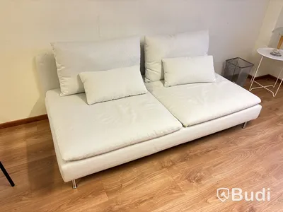 Sofa, fåtölj, hylla, stolar & lampor