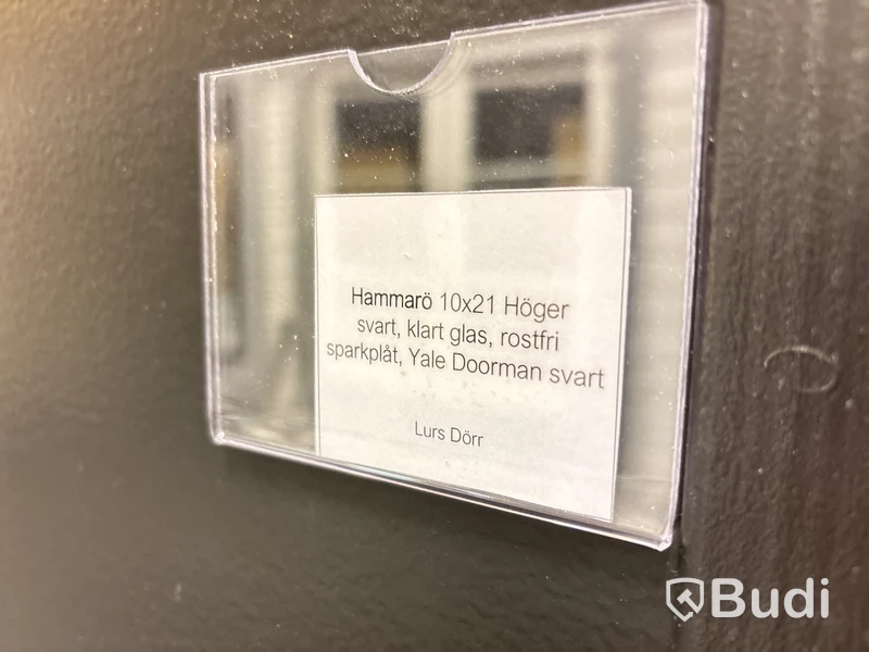 Ytterdörr Lurs Hammarö 10x21 höger med Yale Doorman