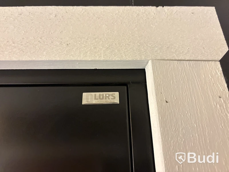 Ytterdörr Lurs Hammarö 10x21 höger med Yale Doorman