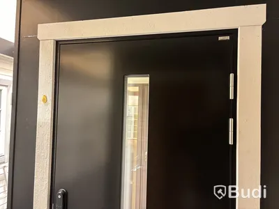 Ytterdörr Lurs Hammarö 10x21 höger med Yale Doorman
