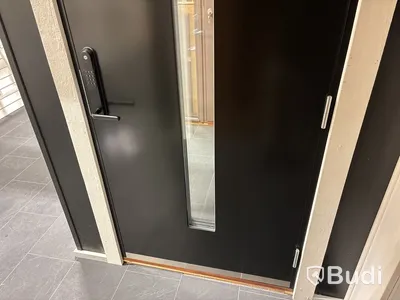 Ytterdörr Lurs Hammarö 10x21 höger med Yale Doorman