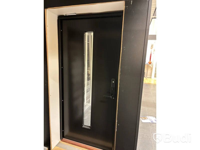 Ytterdörr Lurs Hammarö 10x21 höger med Yale Doorman